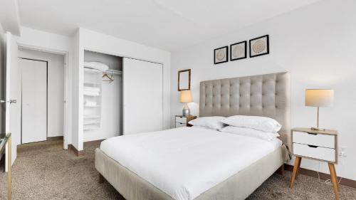 PP 1009 Beautiful Corporate 2br Apt Pool — 4-Star Luxury Hotel in Harrisburg, United States