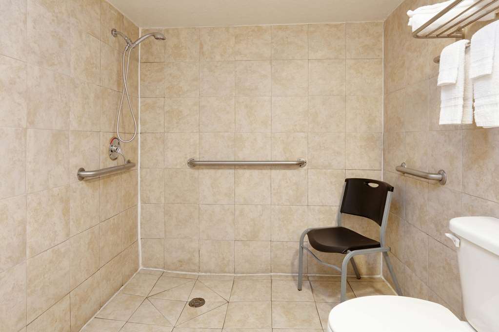 Super 8 by Wyndham San Antonio Pearl District Downtown - photo 16