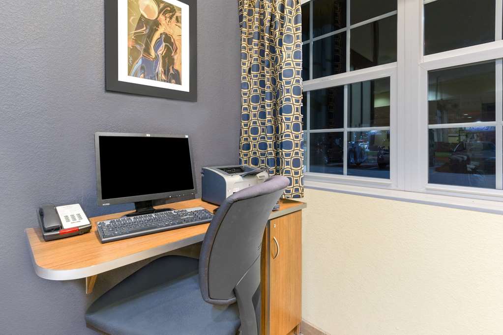 Microtel Inn & Suites by Wyndham Kearney - photo 16