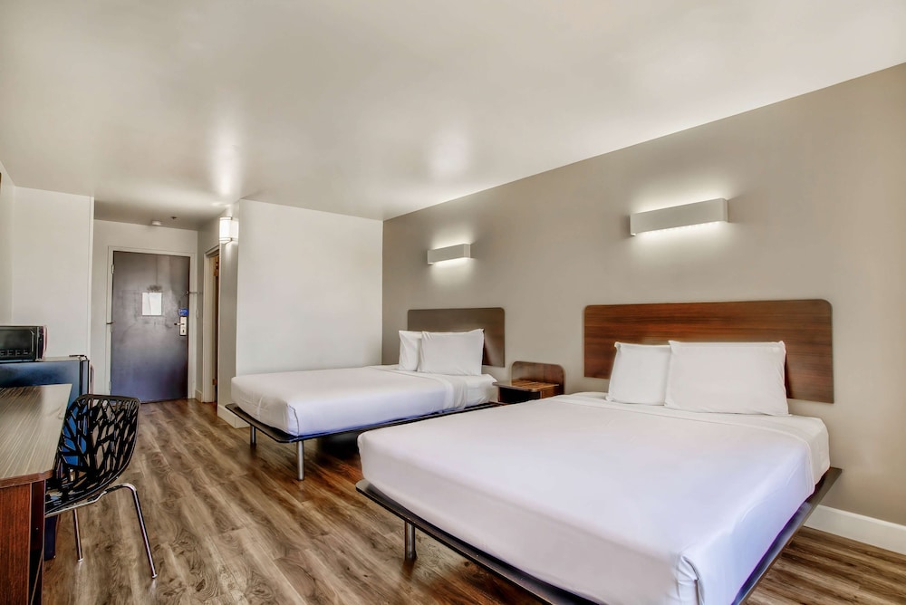 Motel 6 Hesperia CA West Main Street I 15 - photo 8