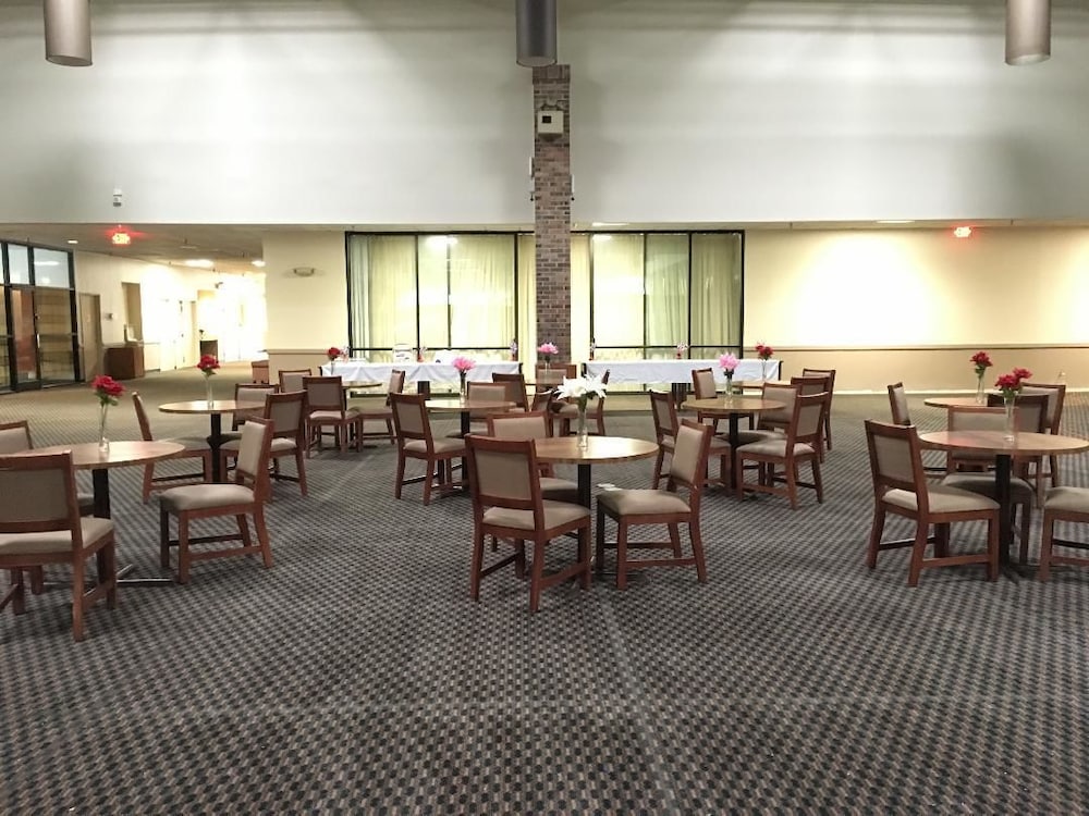 Travelodge by Wyndham Houghton Lake - photo 5