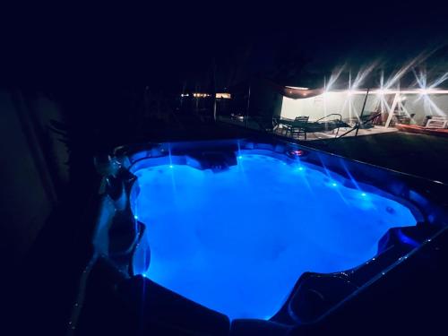 Island Vibes Beach House & 10 min walk to beach — 4-Star Luxury Hotel in Fort Pierce, United States