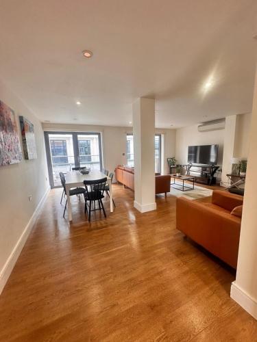 Top Floor Luxury 3b 3 b with Private Terrace & Lift direct to own floor in Zone 1 next to Hyde park — 5-Star Luxury Hotel in London, United Kingdom
