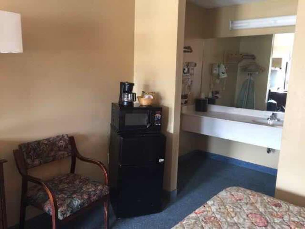 Motel 6 Bracey VA I 85 - photo 25