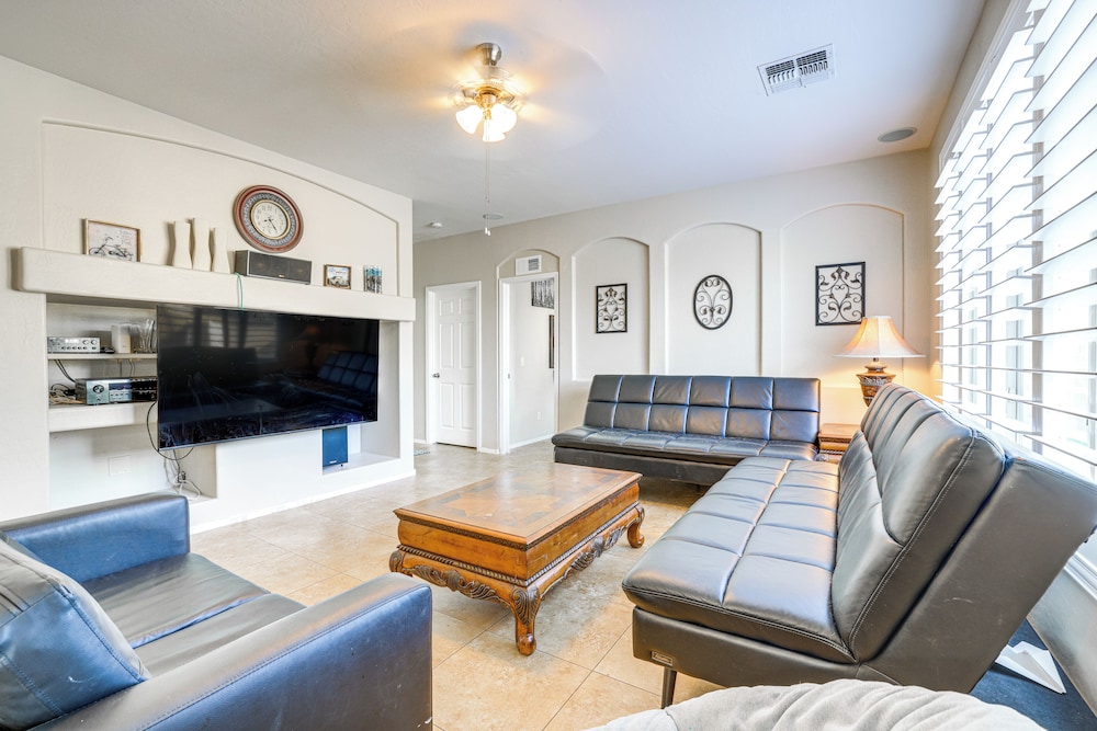 Pool & Patio: San Tan Valley Getaway — hotel in San Tan Valley