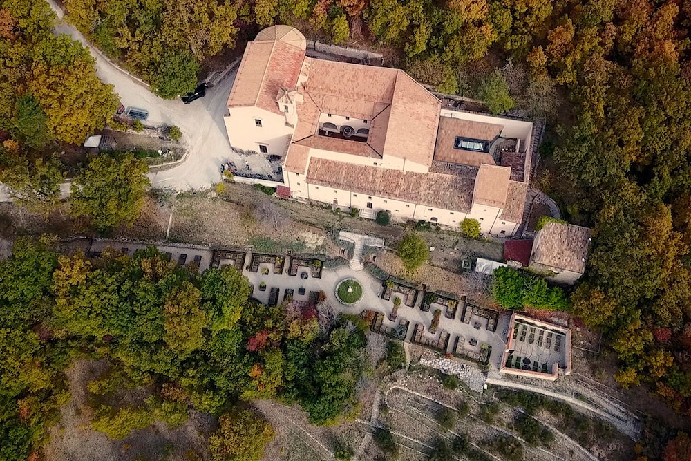 Convento di San Colombo Dimora Storica — hotel in Barisciano