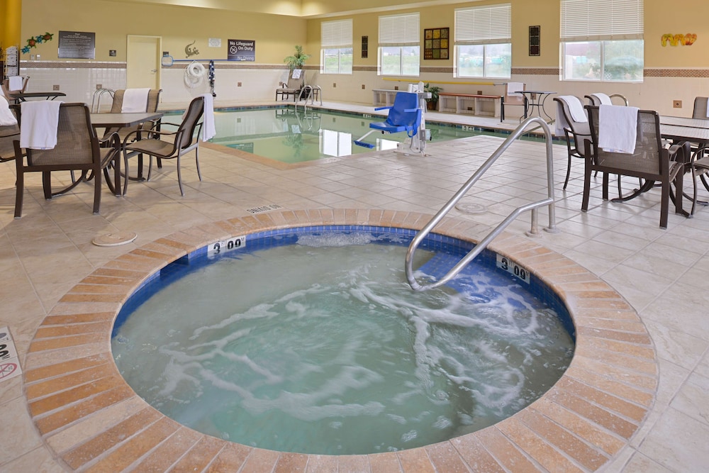 Hampton Inn Alpine - photo 12