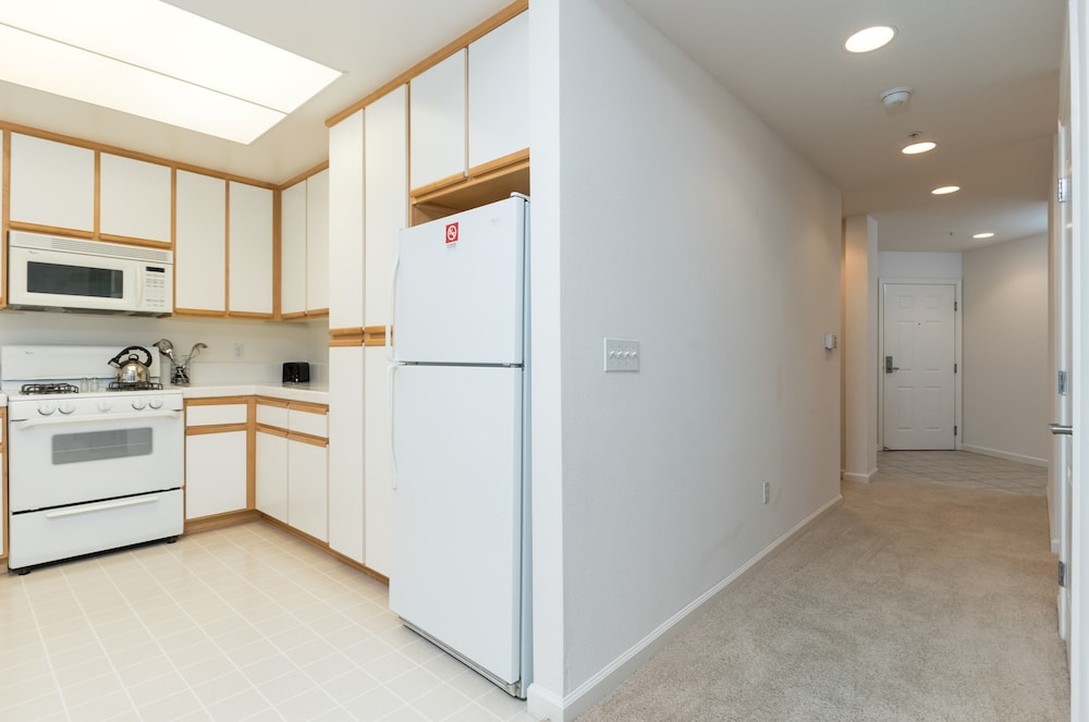 Bluebird Suites in North San Jose - photo 10