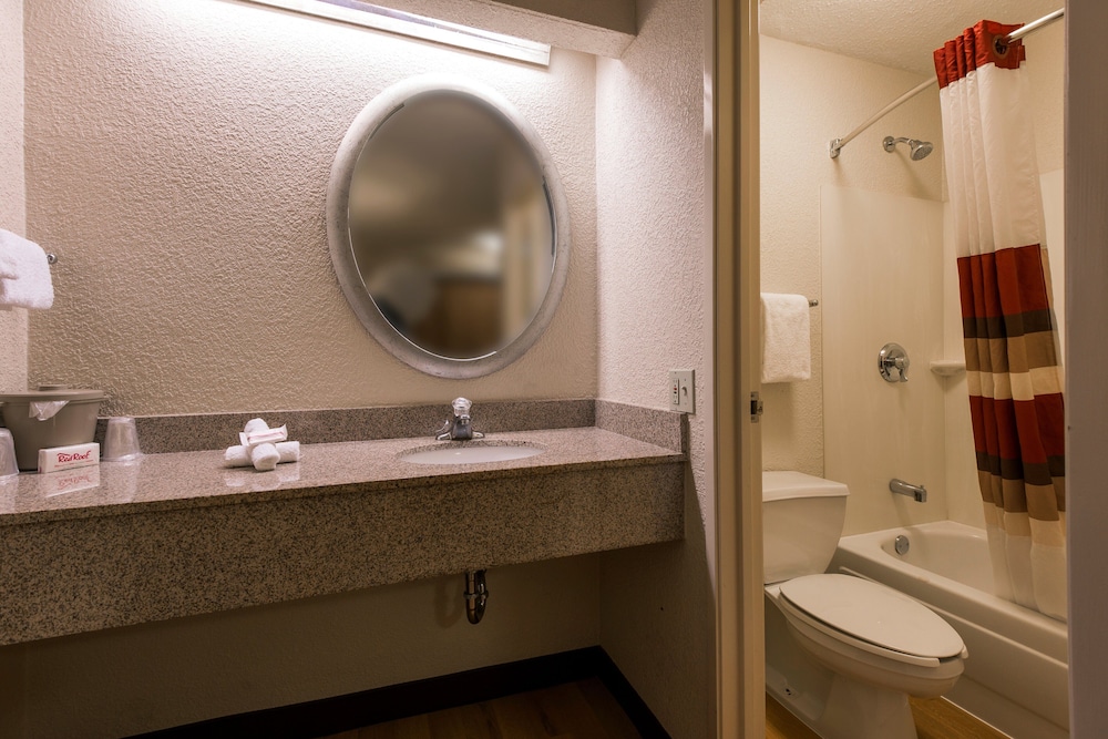Red Roof Inn Pensacola I 10 at Davis Highway - photo 33
