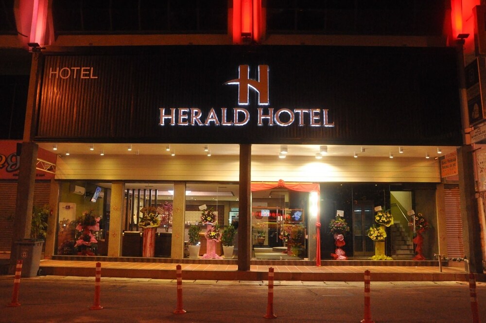 Herald Hotel - carbon neutral hotel in Malacca