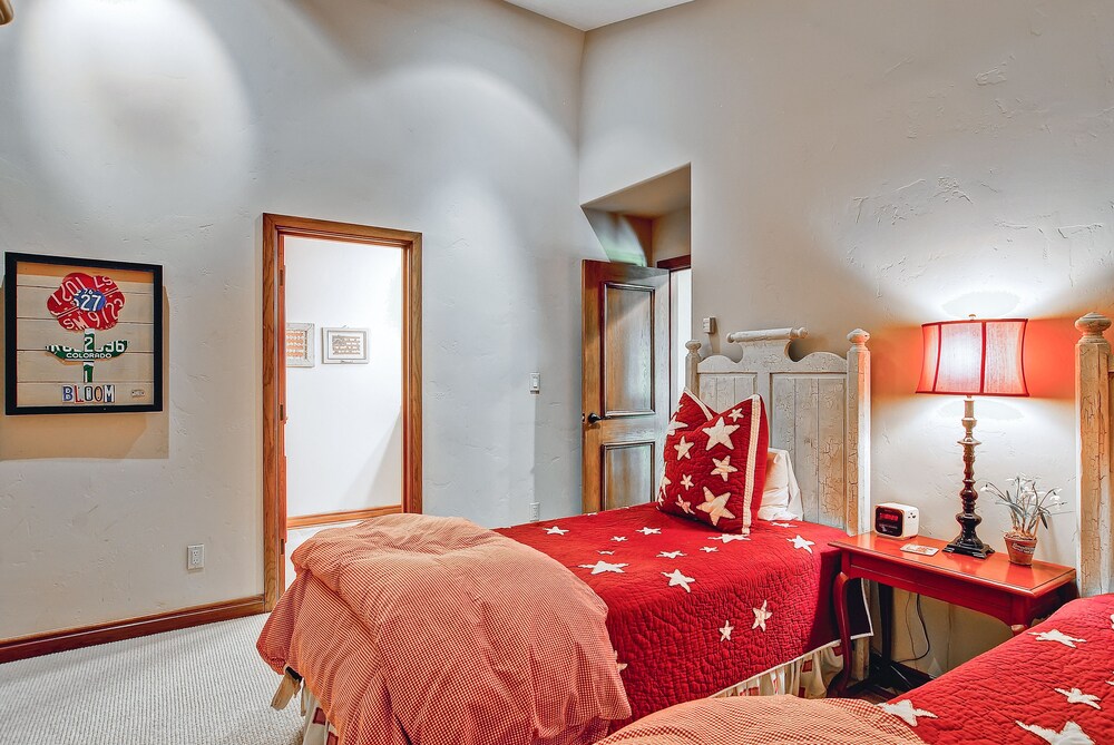 Highlands Slopeside by East West Hospitality - photo 32