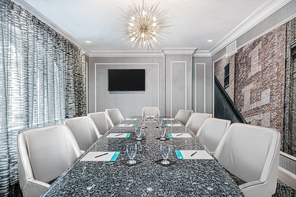 Hotel Indigo Dallas Downtown by IHG - photo 34