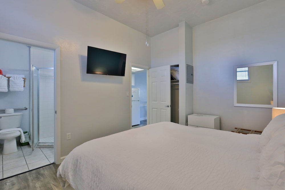 Coastal Waters Inn - photo 3