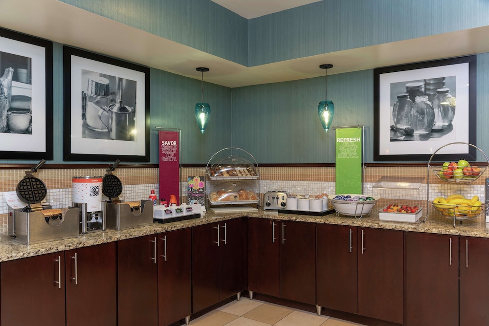 Hampton Inn East Lansing - photo 36