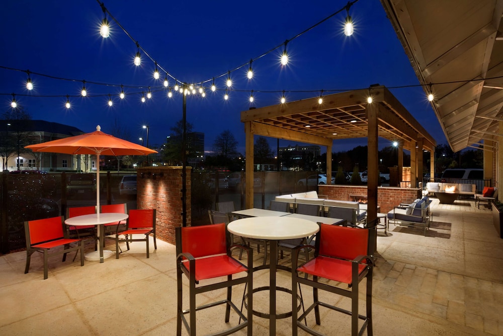 Embassy Suites by Hilton Jackson North Ridgeland - photo 39