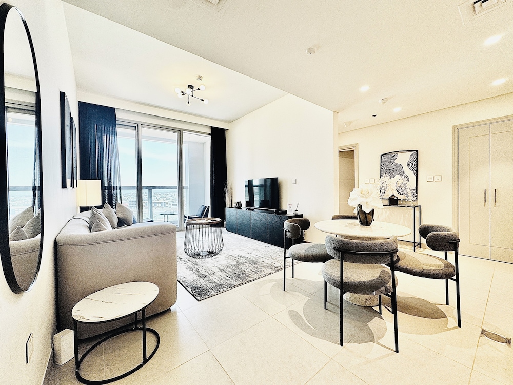 New Modern Apartment 1BHK 5 min walk to Dubai Mall 99walk score — 4-Star Luxury Hotel in Dubai, United Arab Emirates