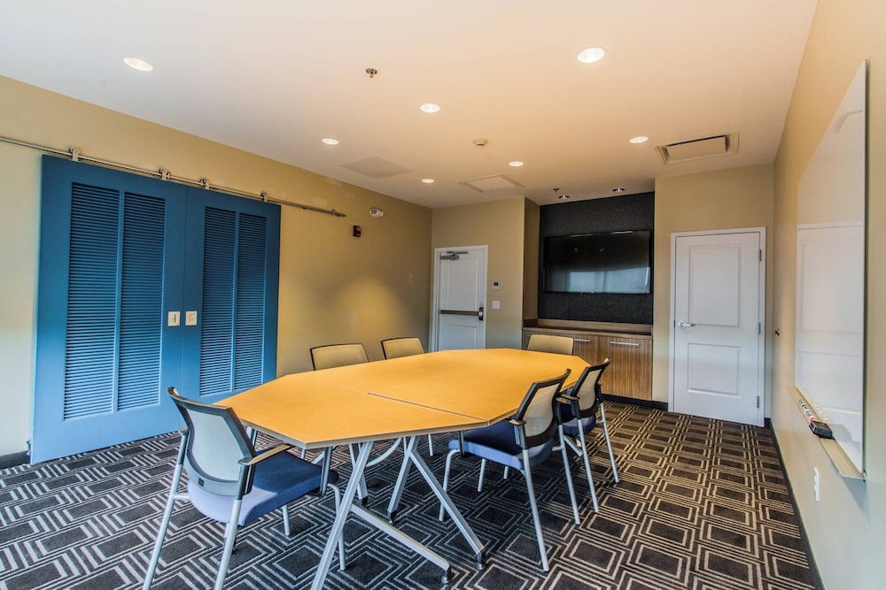 Towneplace Suites by Marriott Evansville Newburgh - photo 46