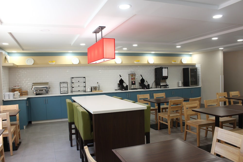 Country Inn & Suites By Radisson Dunbar Charleston - photo 31