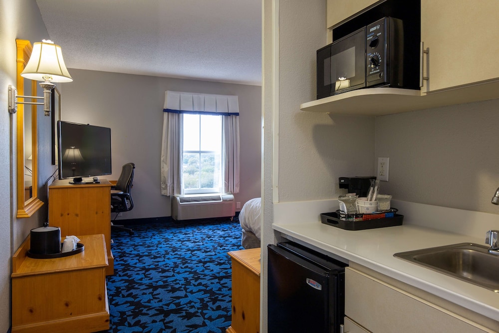Hampton Inn & Suites Jacksonville Deerwood Park - photo 39