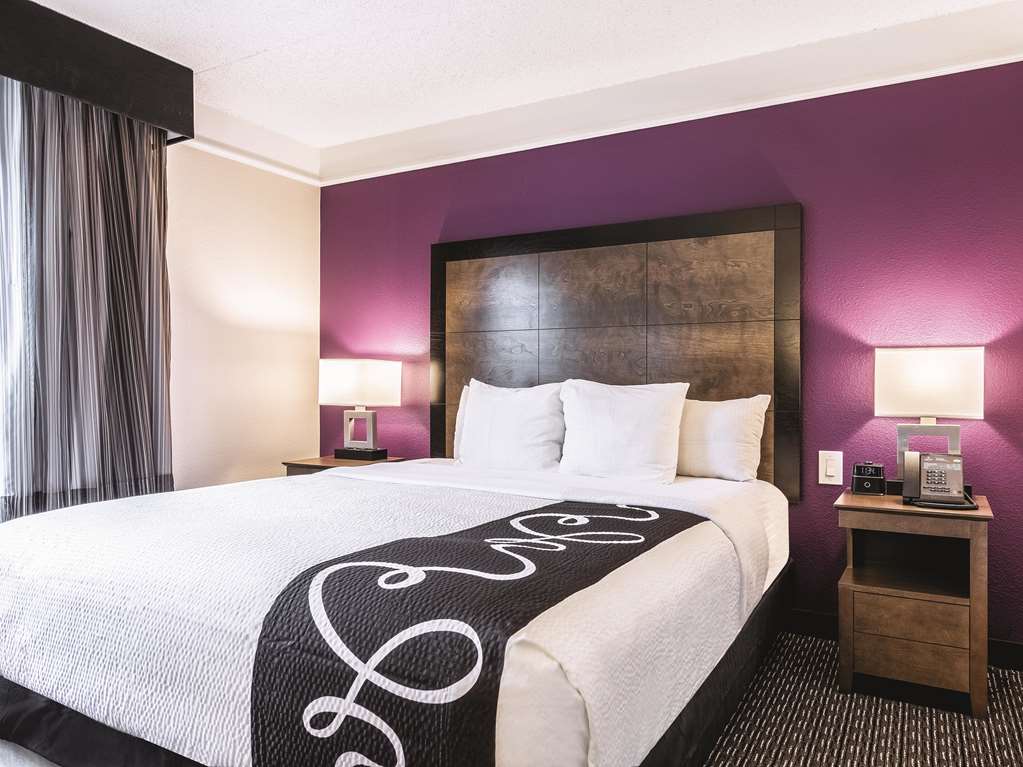 La Quinta Inn Suites By Wyndham Shreveport Airport — Shreveport