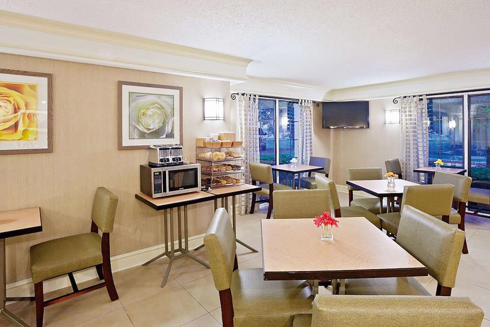 Norwood Inn & Suites Merrillville - photo 14