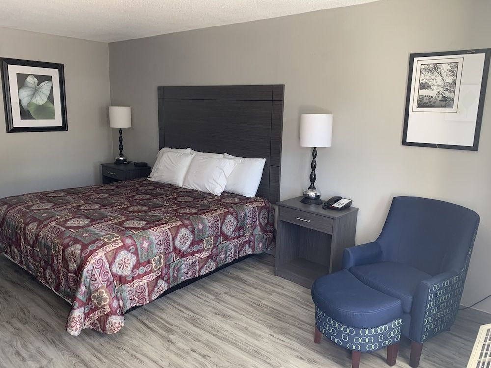 Executive Inn Locust Grove - photo 8