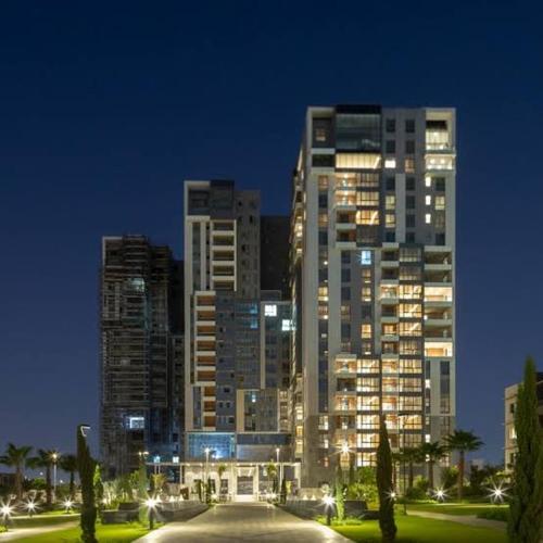 Jamila Home Aeon Towers 307 Mall of Arabia Zayed — hotel near Sphinx International Airport