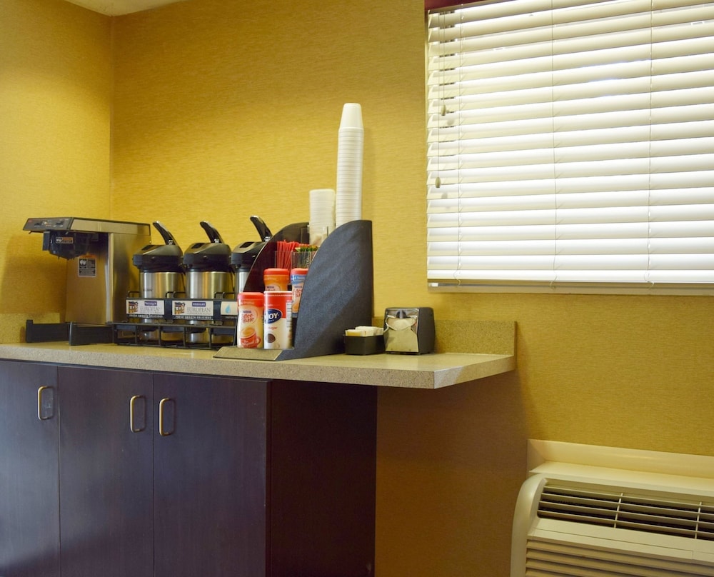 Red Roof Inn Buffalo Niagara Airport - photo 26