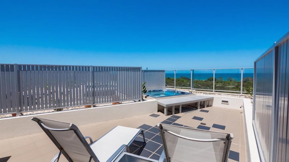 White Shells Luxury Apartments — 4-Star Luxury Hotel in Marcoola, Australia