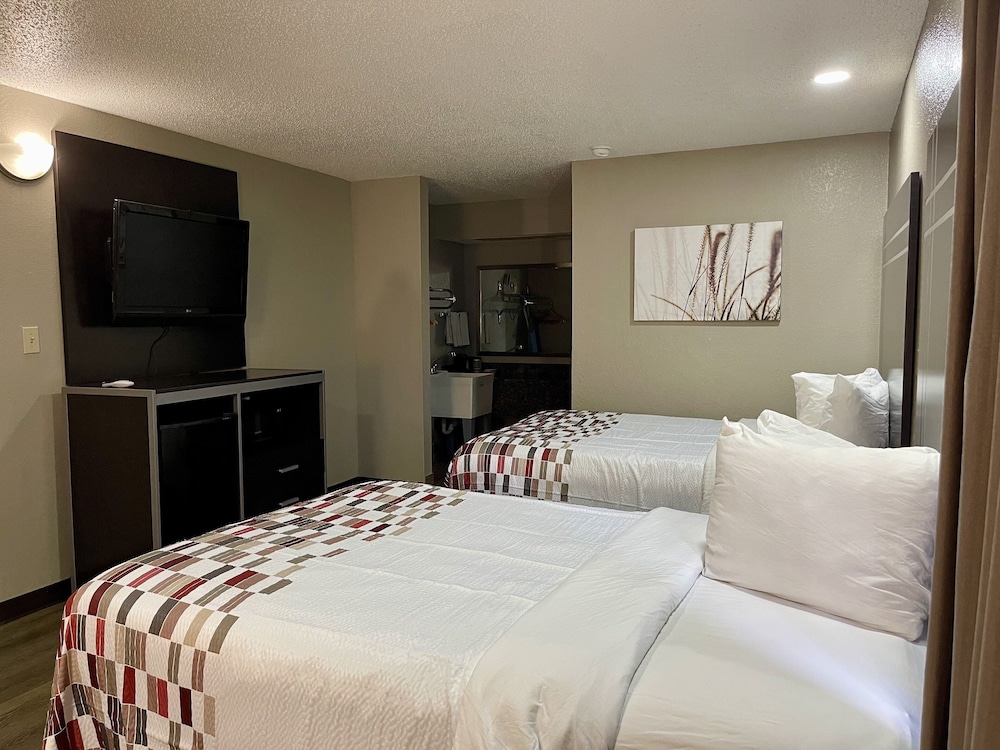 Richland Inn & Suites - photo 10