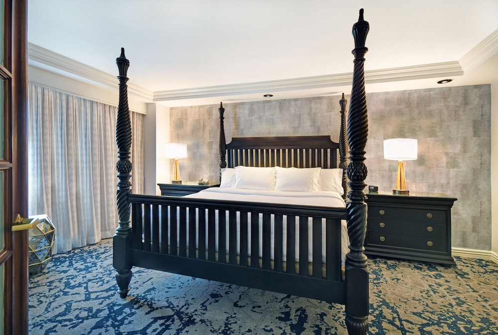 Embassy Suites Charleston - photo 9