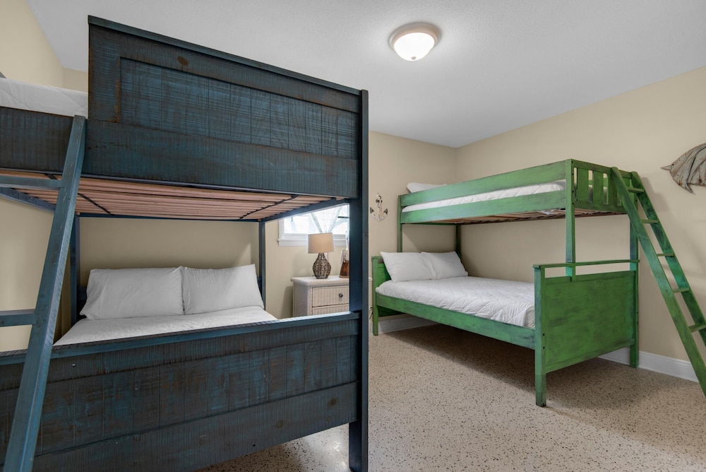 Bungalow By the Sea Starfish — 4-Star Luxury Hotel in Navarre, United States