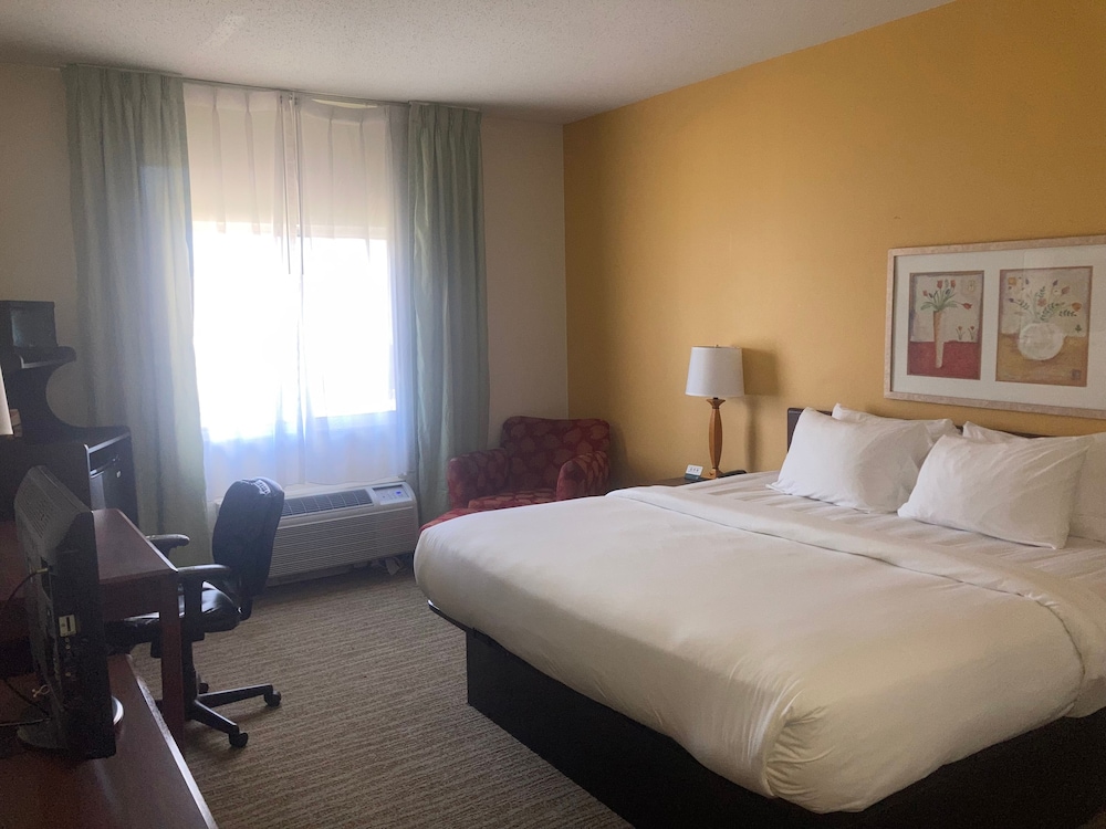 Wingate by Wyndham Uniontown - photo 11