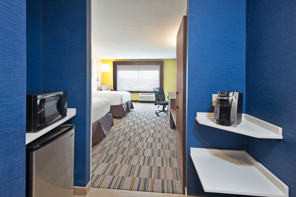 Holiday Inn Express & Suites Uniontown by IHG - photo 8