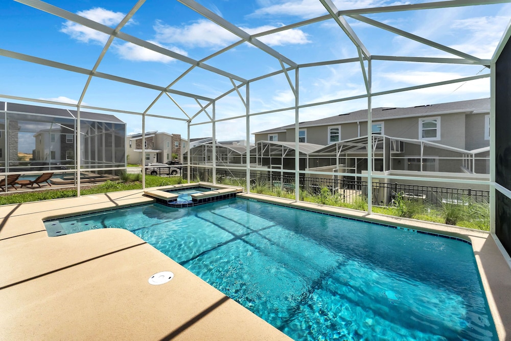 Champions Gate by CozyKey — 4-Star Luxury Hotel in Davenport, United States