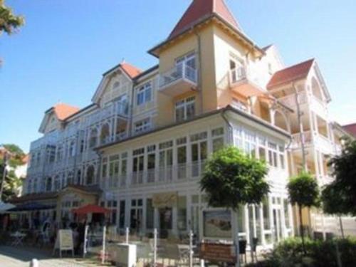 Appartmenthaus Duenenschloss — 4-Star Luxury Hotel in Ostseebad Kuehlungsborn, Germany