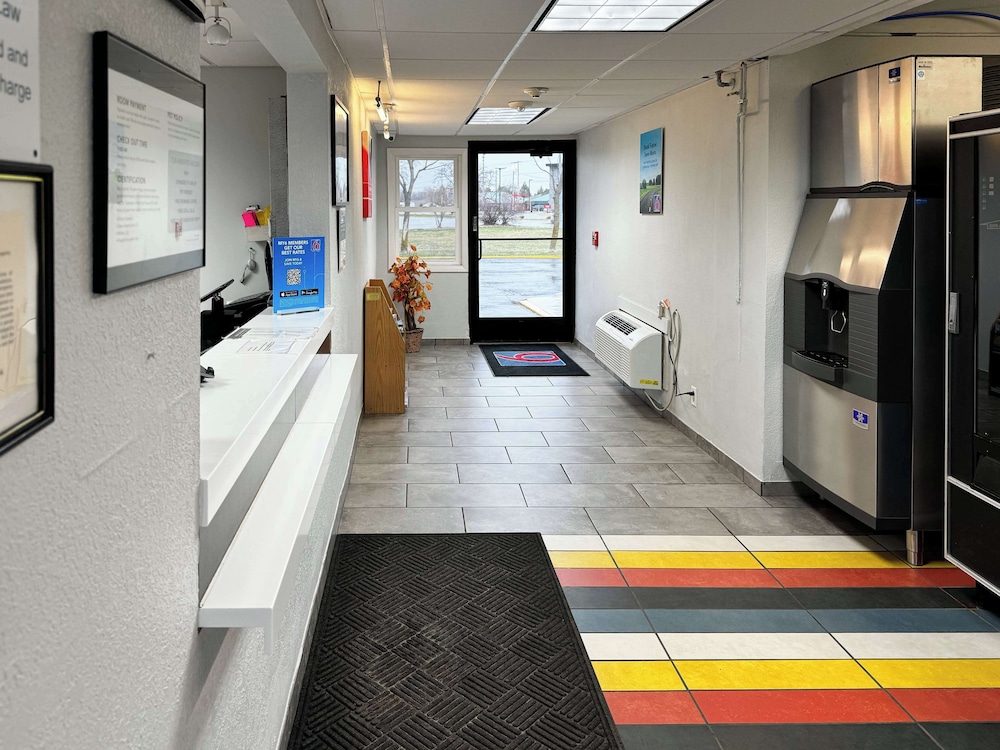 Motel 6 Oshkosh WI - photo 2