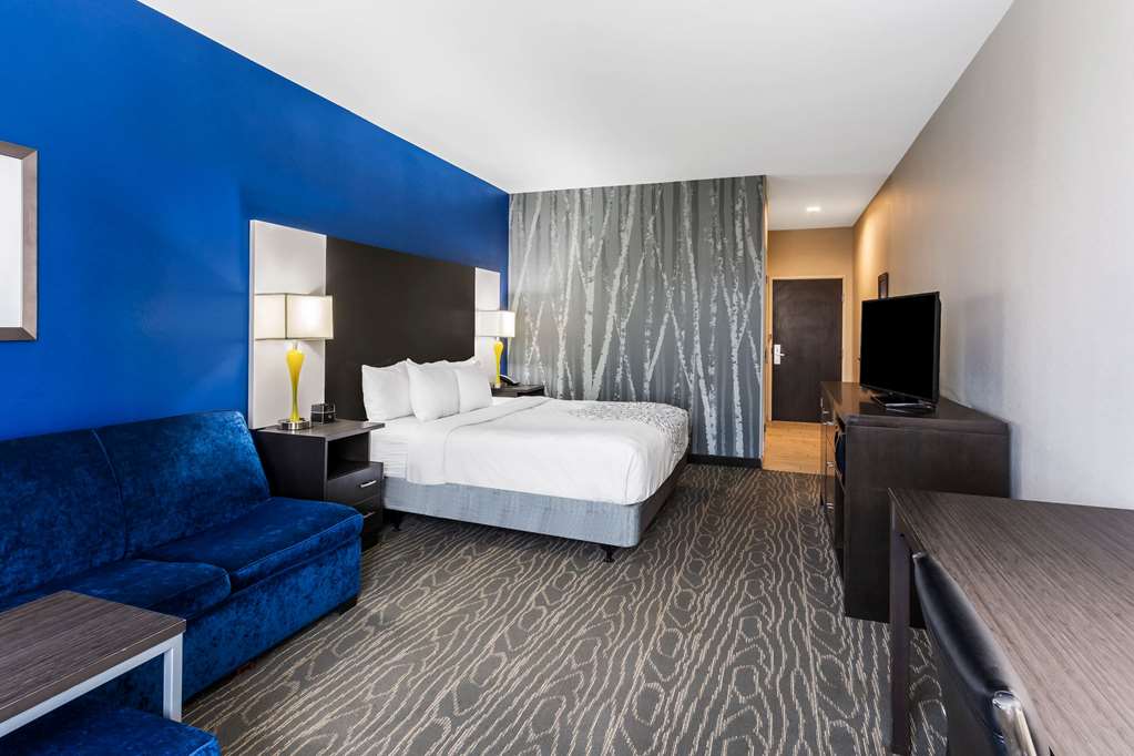 La Quinta Inn & Suites by Wyndham Odessa N. Sienna Tower - photo 25