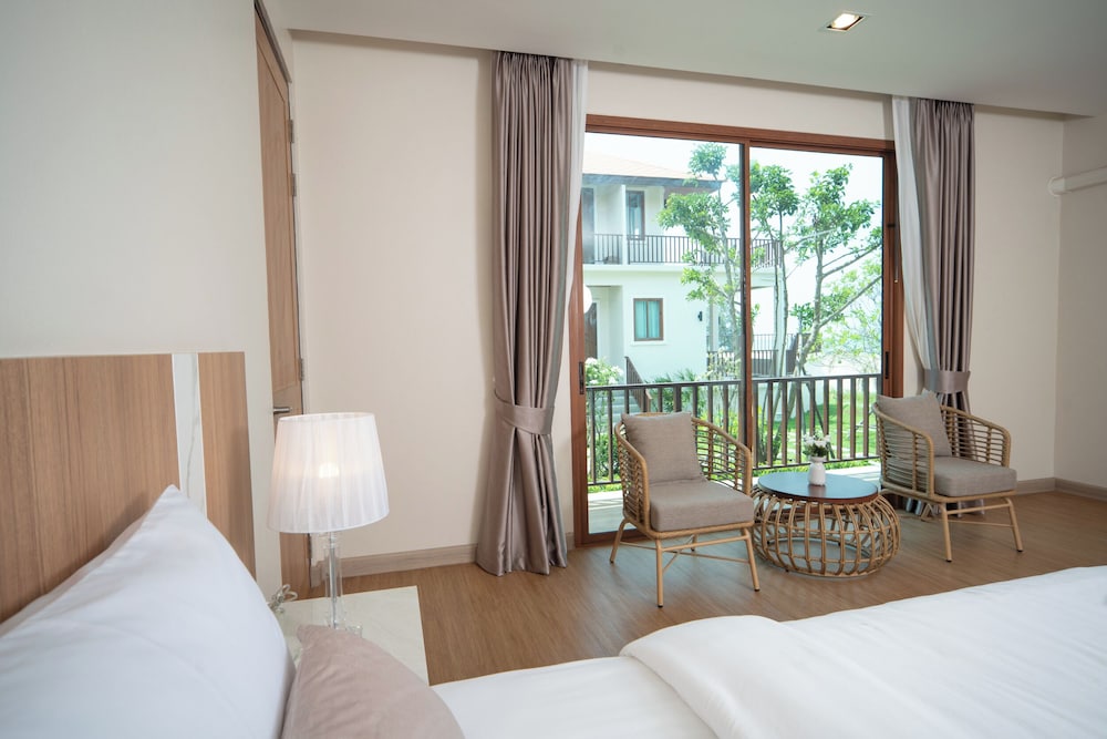 Natural Beach Resort — Tha Sala — photo 3
