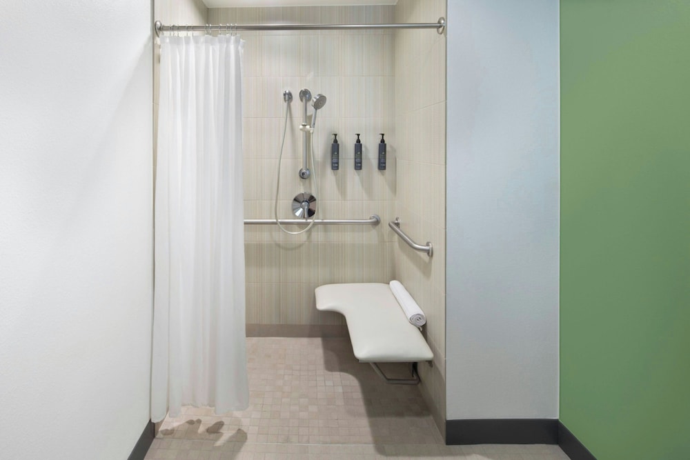 Aloft Phoenix Airport - photo 16