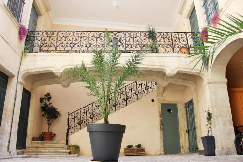 La Place Zen Free Wifi City Center in Nimes, France