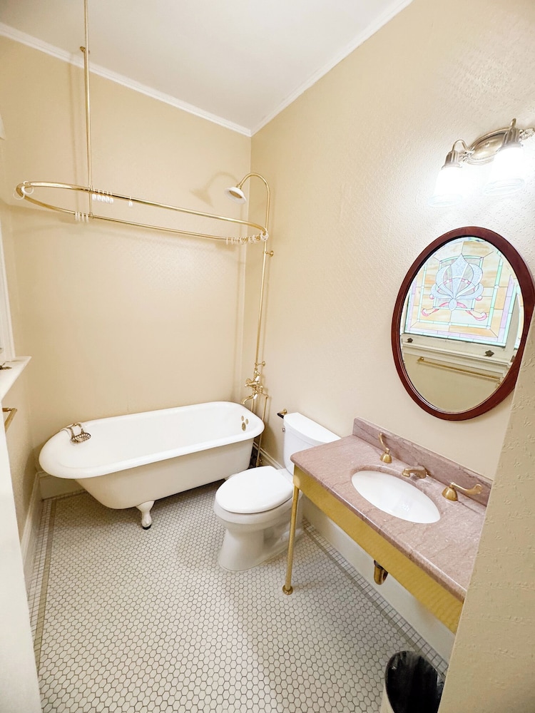 Nob Hill Inn - photo 48