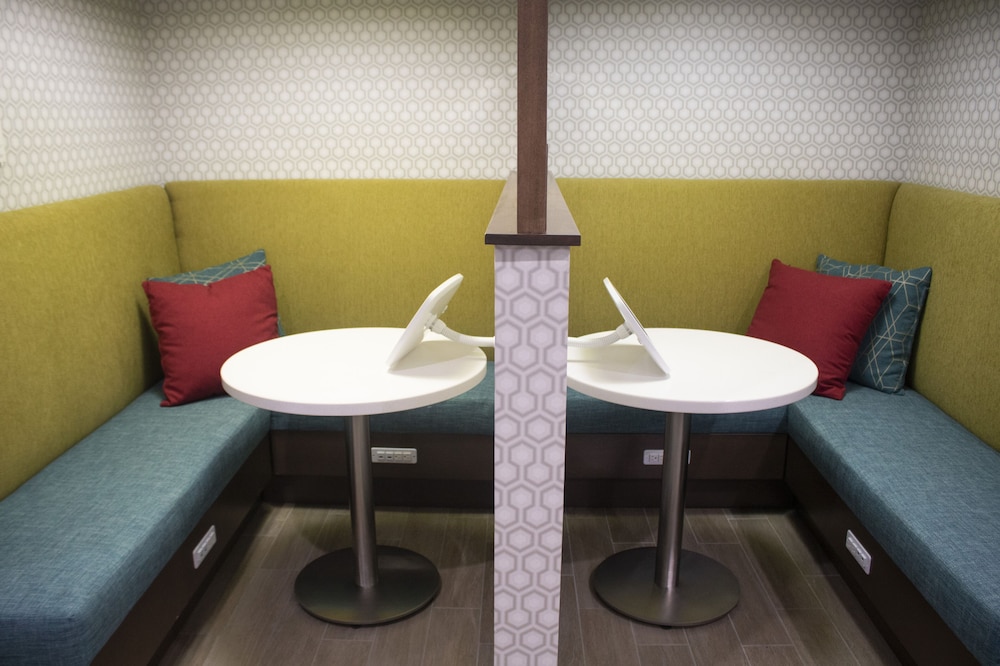 Hampton Inn & Suites Portland West - photo 86