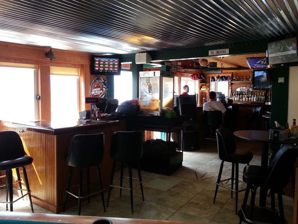 Lowes Wharf Marina Inn - photo 11