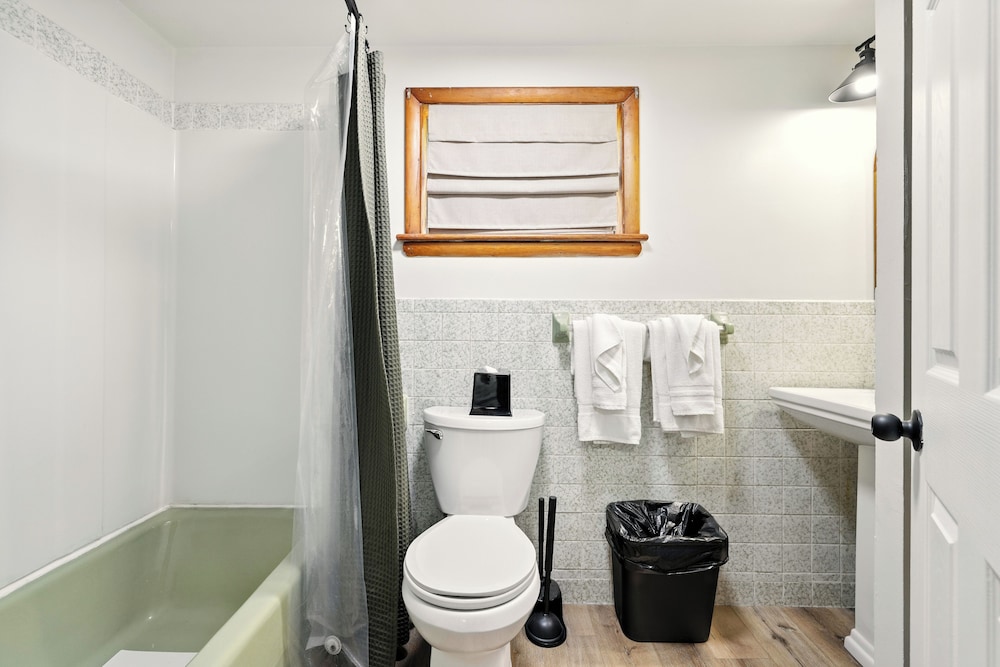 Hillside Motel LLC - photo 122