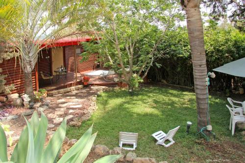 Under The Walnut Tree Shade Lodge — 5-Star Luxury Hotel in Qiryat Mozqin, Israel