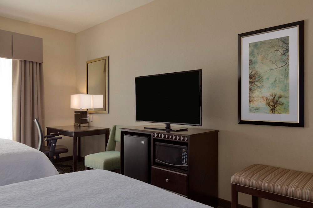 Hampton Inn & Suites Parkersburg Downtown - photo 10