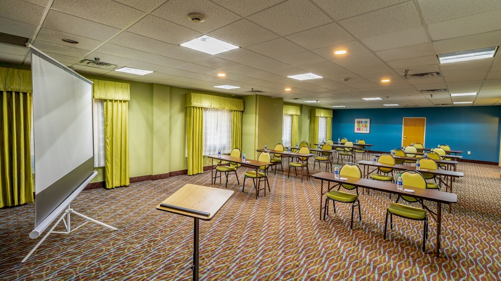 Holiday Inn Express Hotel & Suites Birmingham Irondale by IHG - photo 61