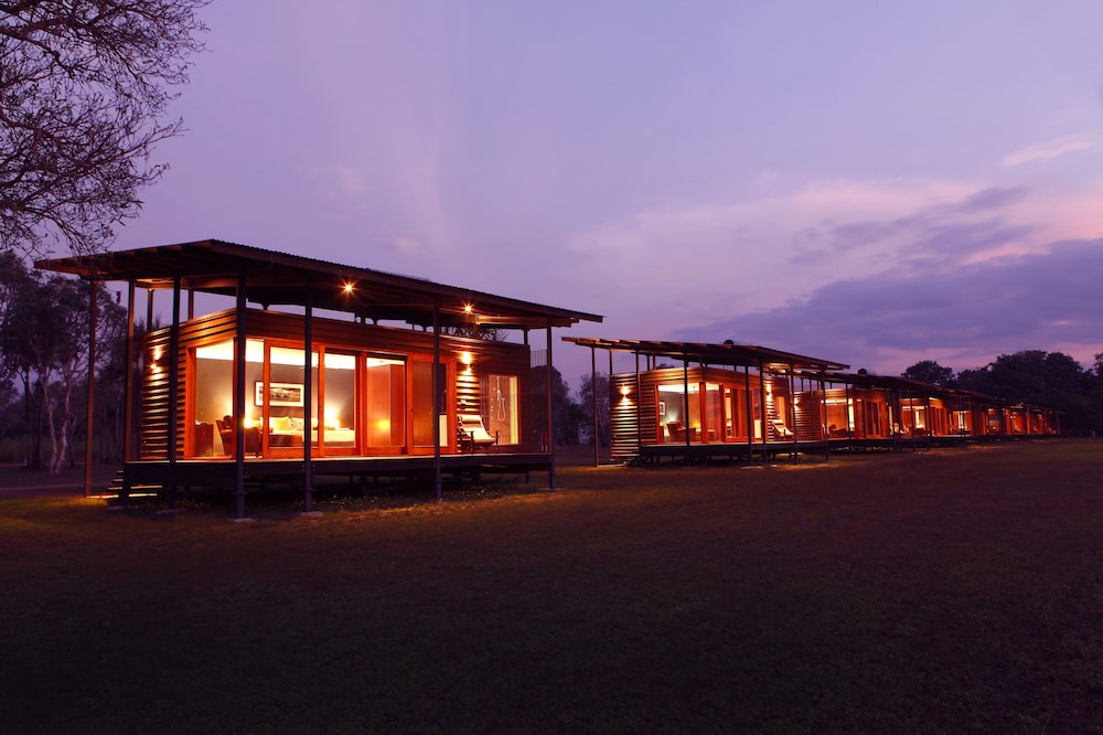 Wildman Wilderness Lodge — 4-Star Luxury Hotel in Darwin, Australia