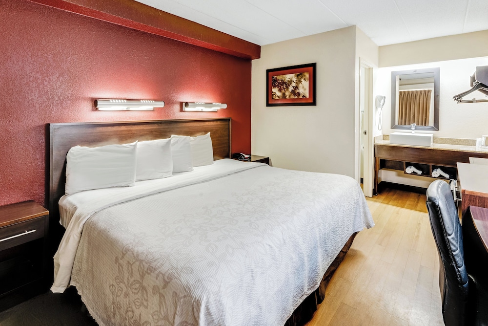 Red Roof Inn PLUS Washington DC Alexandria - photo 17
